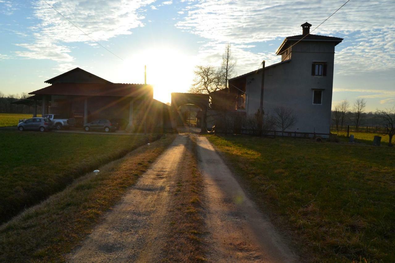 Agriturismo La Farazzina Oleggio Exterior photo